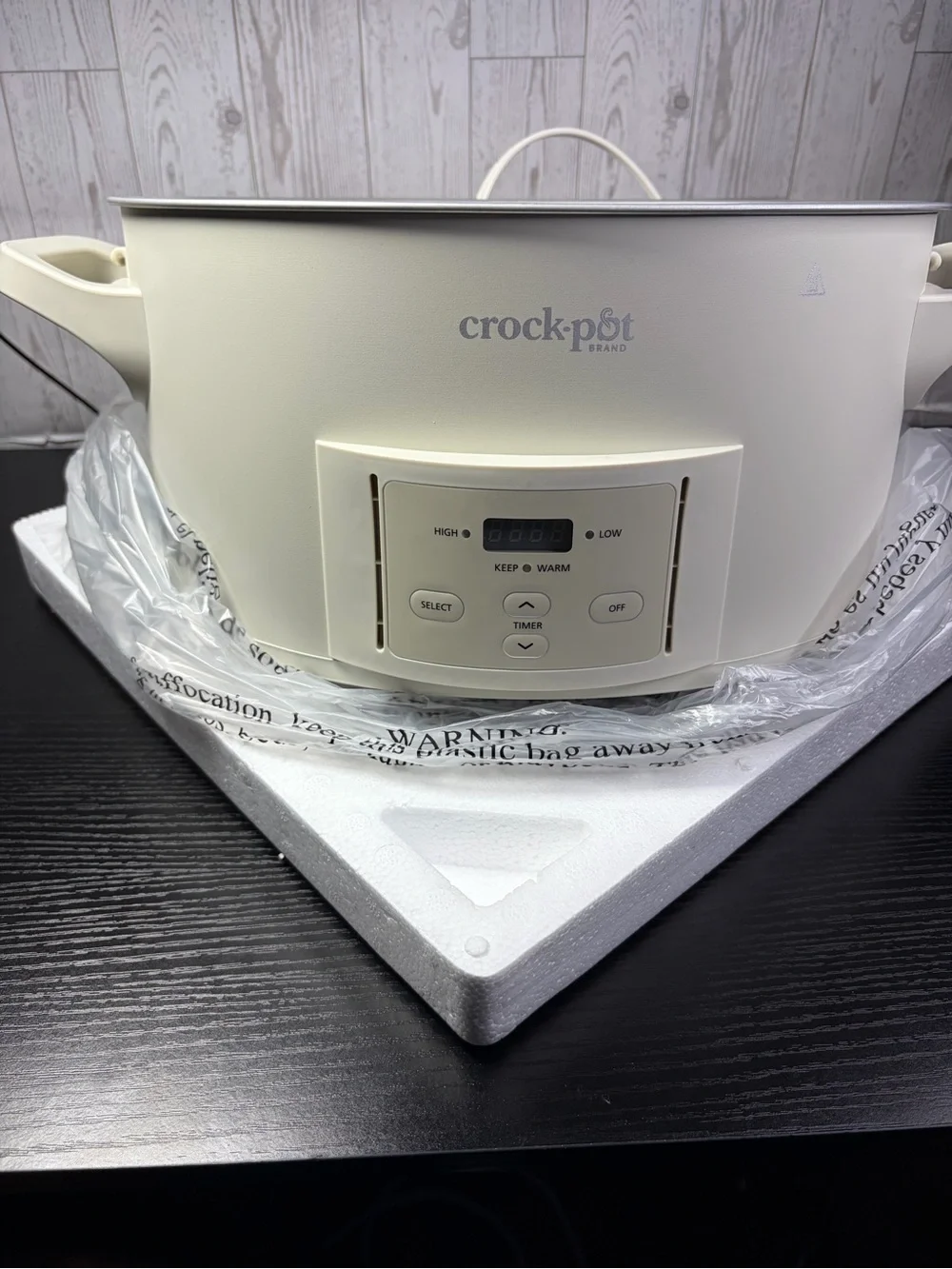 Crock-Pot 7 Qt Oval Slow Cooker - Cream “DAMAGED BOX” COOKER WASN’T AFFECTED